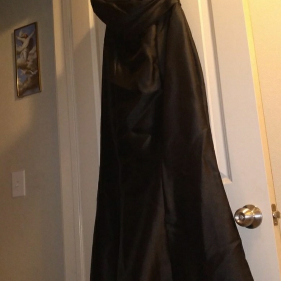 Dresses - Picture 5 of 6